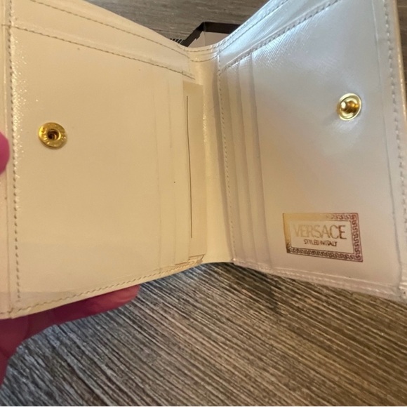 Gianni Versace Sunburst compact wallet white leather - Picture 8 of 16